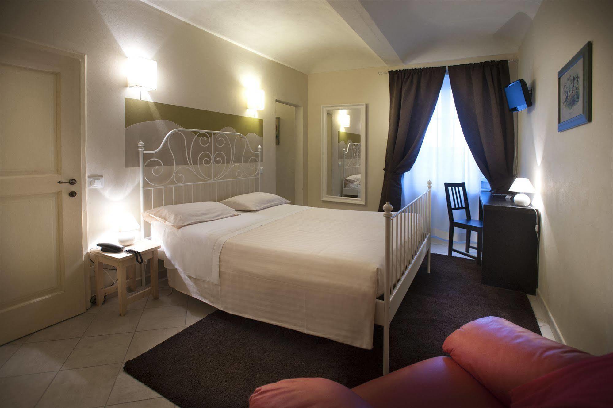 Hotel Il Campanile Cherasco Luaran gambar